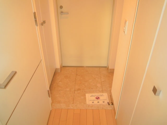 物件内観写真16　(玄関)