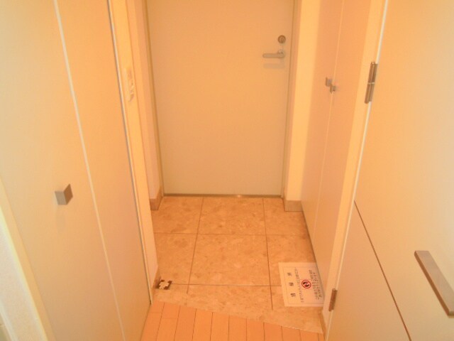 物件内観写真16　(玄関)