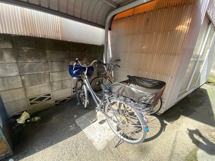物件外観写真5　(駐輪場)