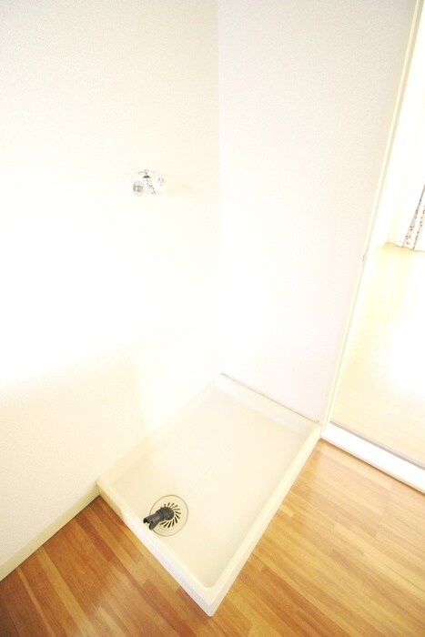 物件内観写真14　(洗濯機置場)