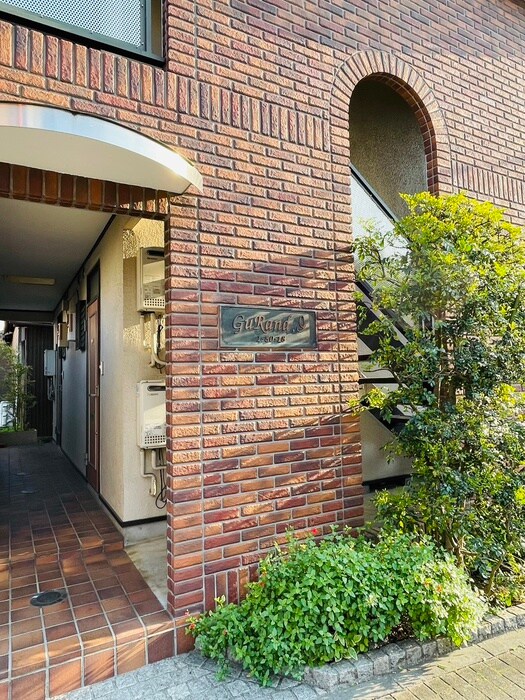 物件外観写真3　(エントランス部分)