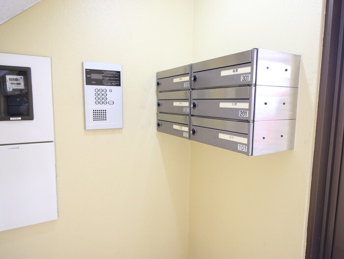 物件外観写真3　(エントランス部分)