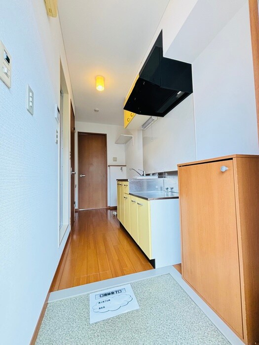 物件内観写真10　(玄関)