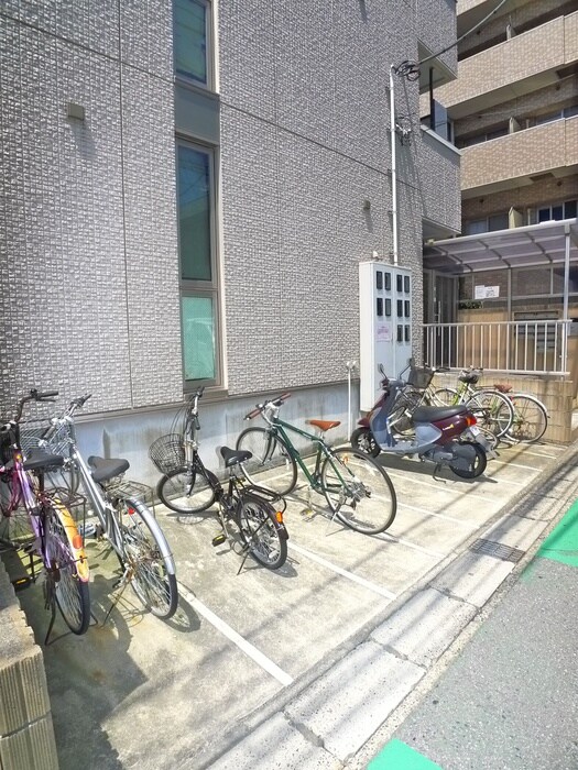 物件外観写真4　(駐輪場)