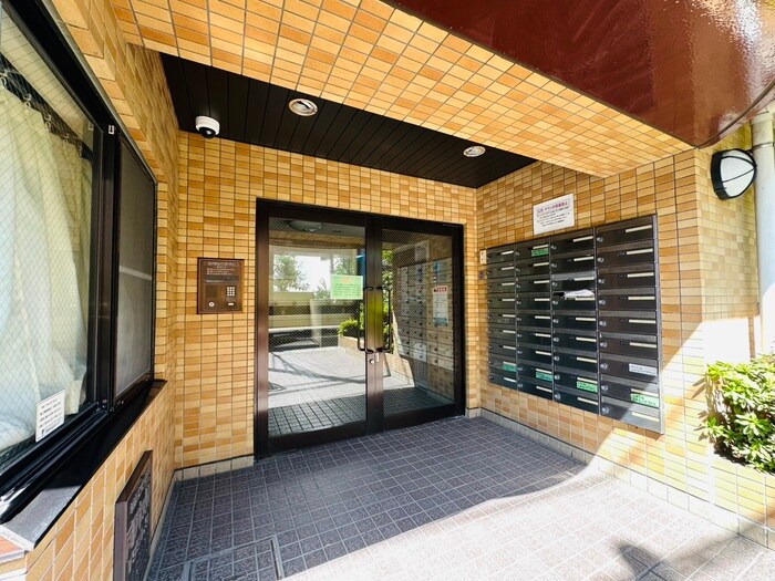 物件外観写真3　(エントランス部分)