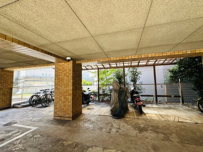 物件外観写真4　(駐輪場)