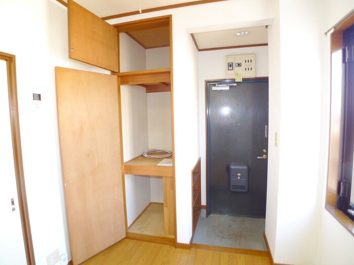 物件内観写真16　(玄関)