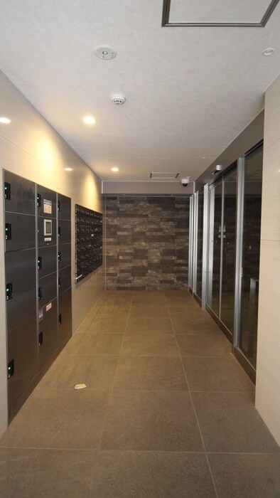 物件外観写真2　(エントランス部分)