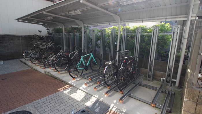 物件外観写真4　(駐輪場)