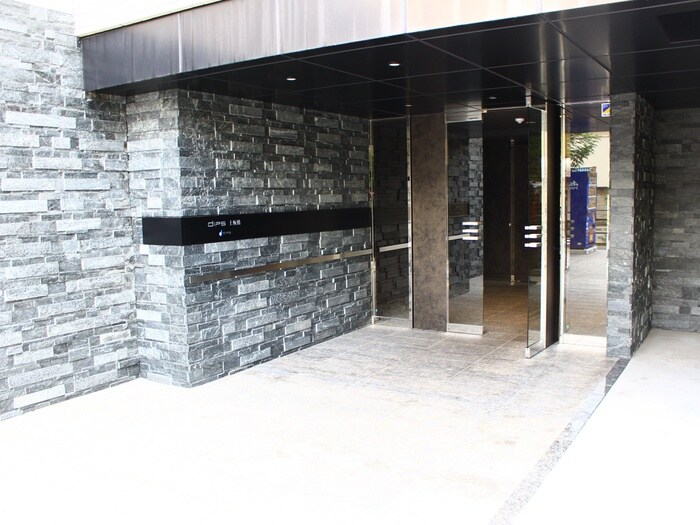 物件外観写真5　(エントランス部分)