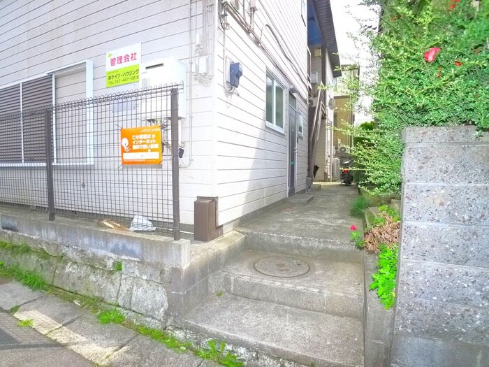 物件外観写真4　(エントランス部分)