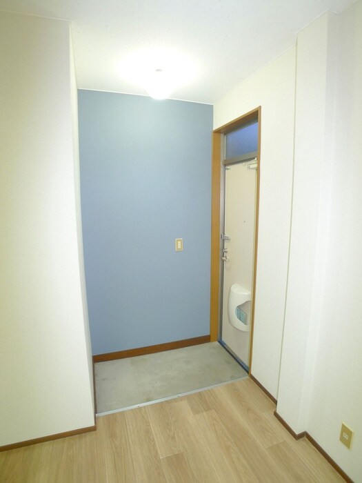 物件内観写真16　(玄関)