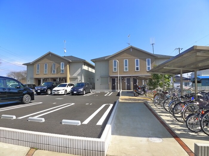 物件外観写真3　(駐車場)