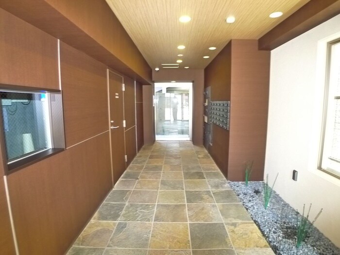 物件外観写真4　(エントランス部分)