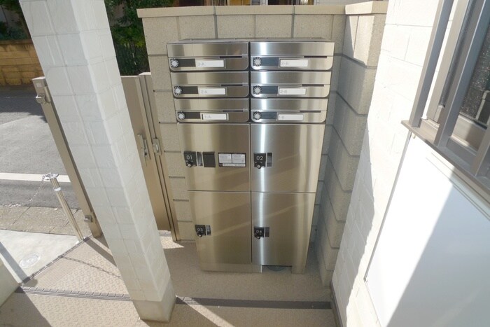 物件外観写真5　(エントランス部分)