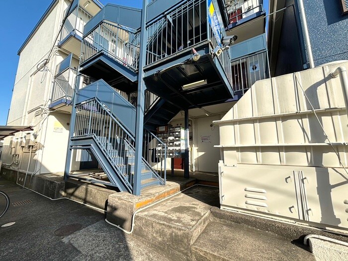 物件外観写真2　(エントランス部分)