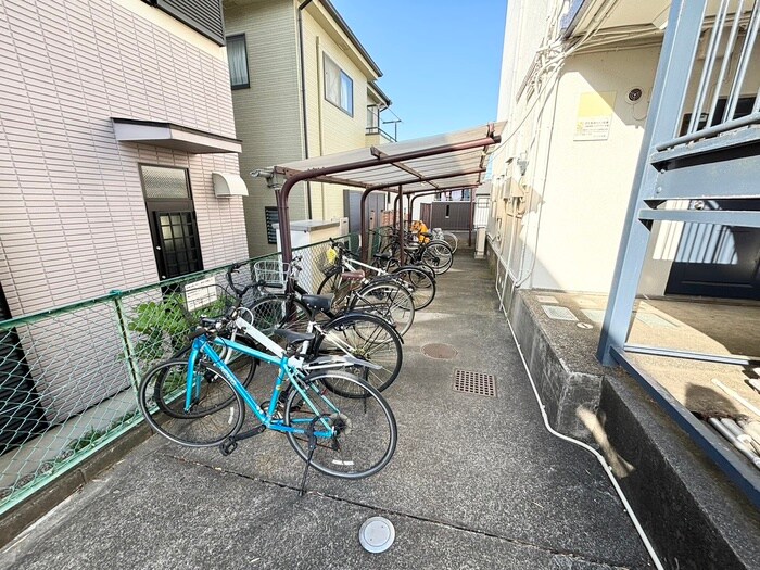 物件外観写真3　(駐輪場)