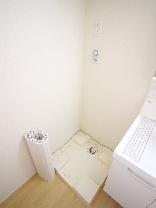 物件内観写真10　(洗濯機置場)