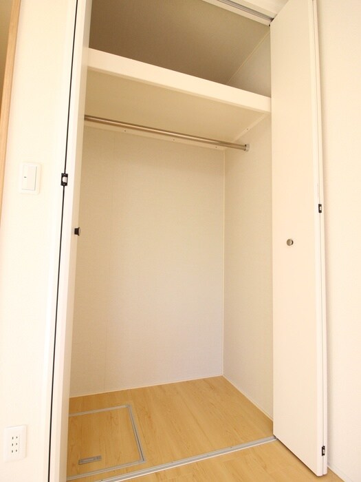 物件内観写真12　(収納)