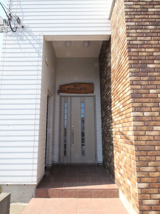 物件外観写真4　(エントランス部分)