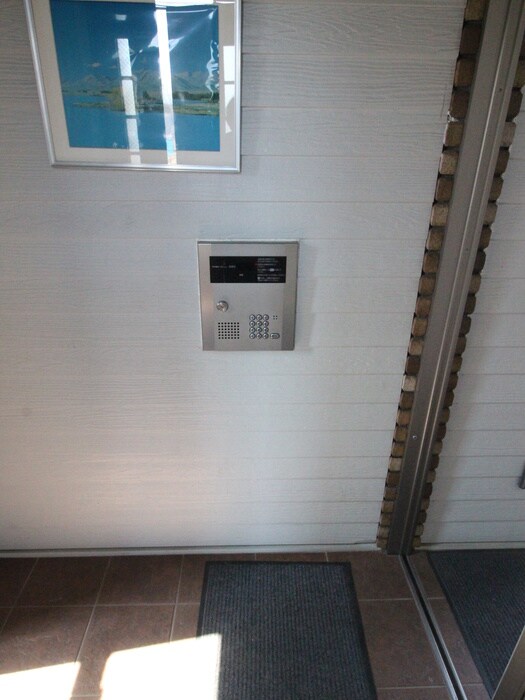 物件外観写真5　(エントランス部分)