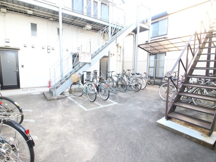 物件外観写真6　(駐輪場)