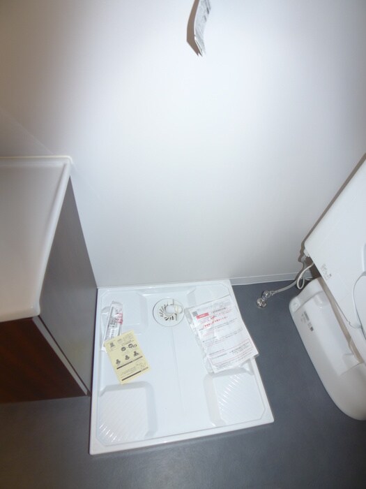 物件内観写真11　(洗濯機置場)