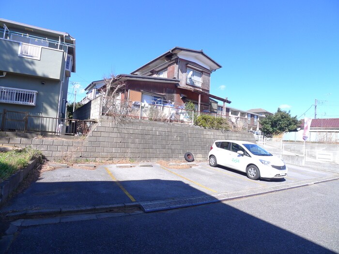 物件外観写真2　(駐車場)