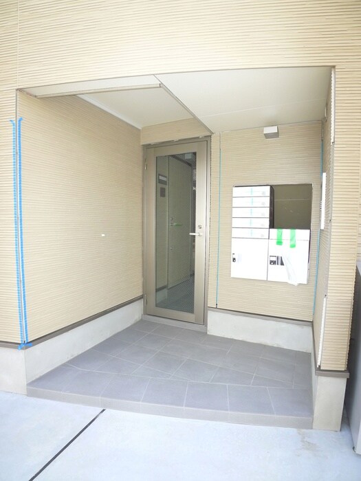 物件外観写真5　(エントランス部分)