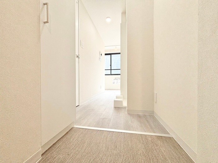 物件内観写真15　(玄関)