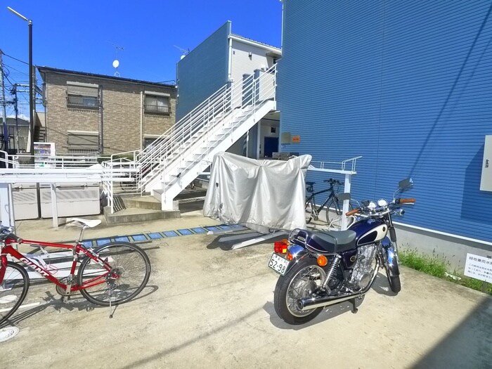 物件外観写真4　(駐輪場)