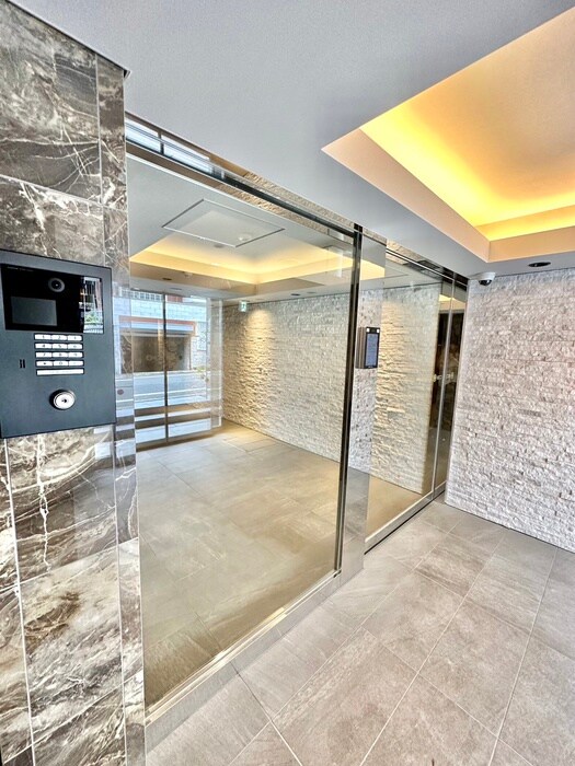 物件外観写真5　(エントランス部分)