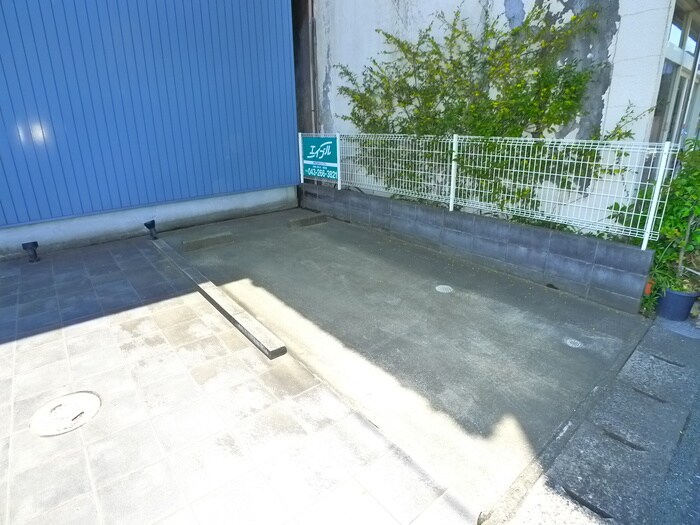 物件外観写真4　(駐車場)