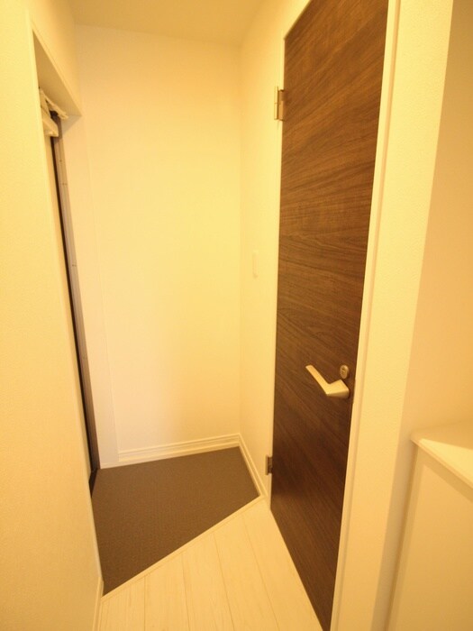 物件内観写真16　(玄関)