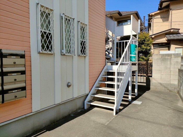 物件外観写真4　(エントランス部分)