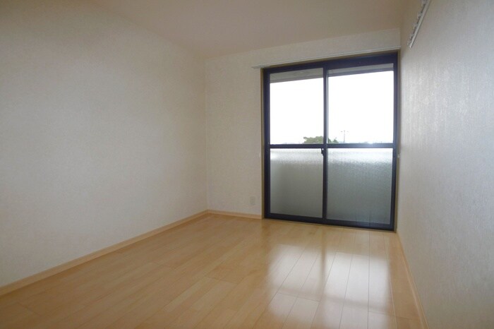 物件内観写真8　(室内からの展望)