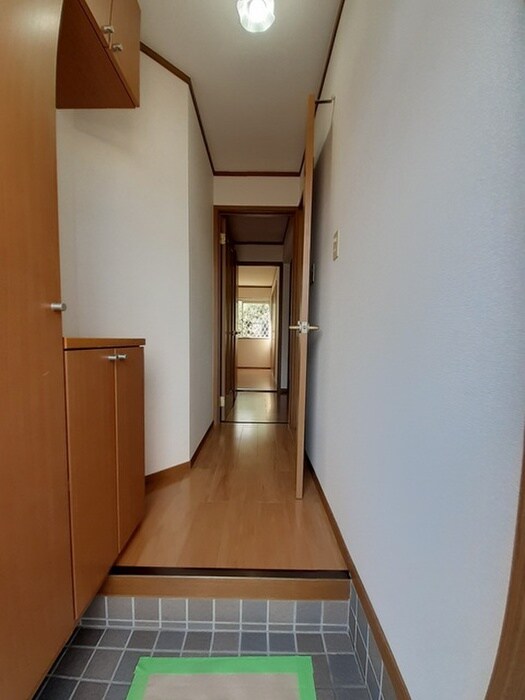 物件内観写真11　(玄関)