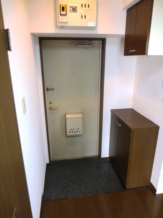 物件内観写真8　(玄関)