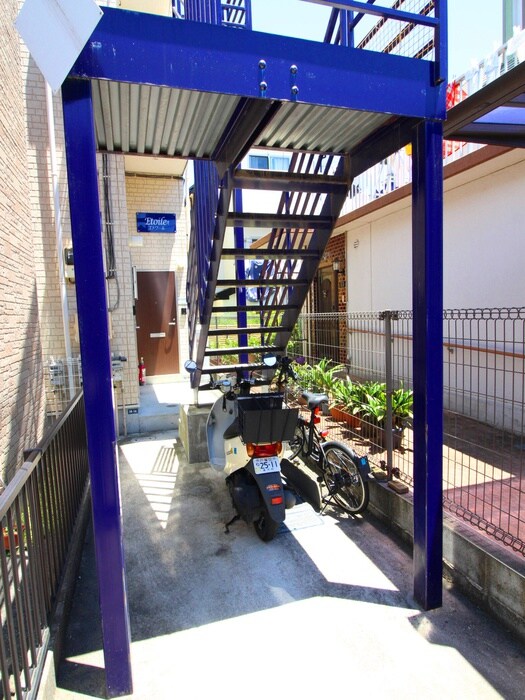 物件外観写真2　(エントランス部分)