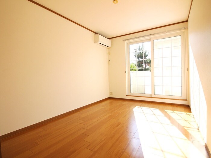 物件内観写真8　(室内からの展望)