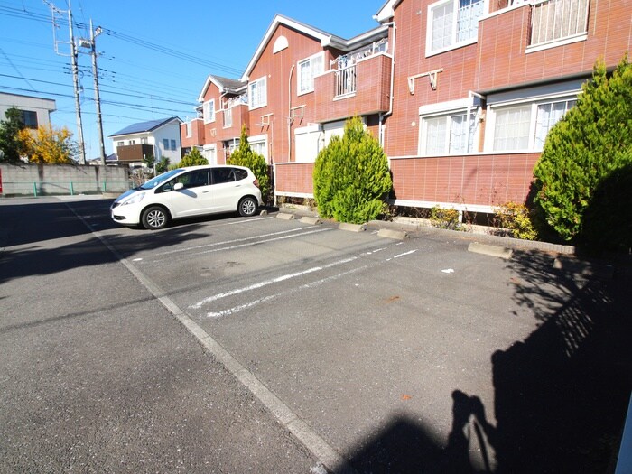 物件外観写真3　(駐車場)