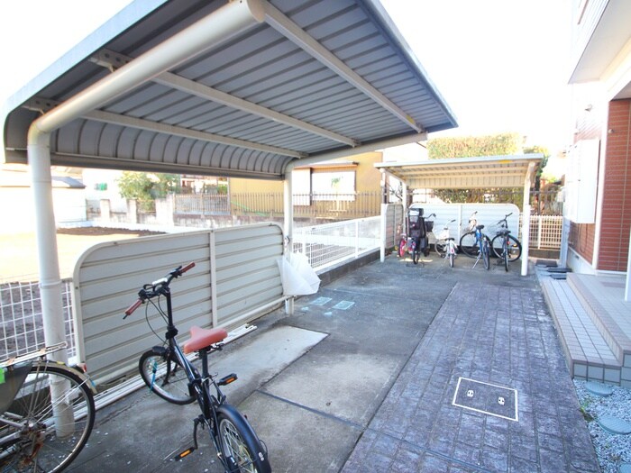 物件外観写真5　(駐輪場)