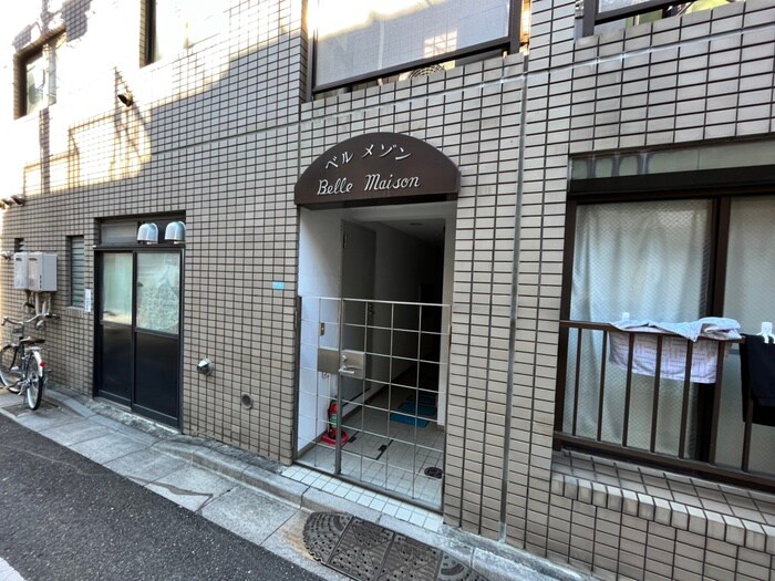 物件外観写真4　(エントランス部分)