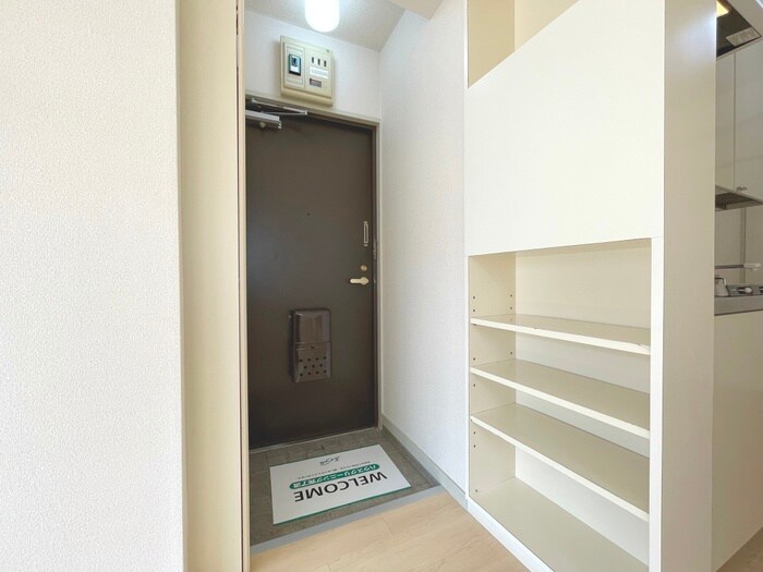 物件内観写真16　(玄関)