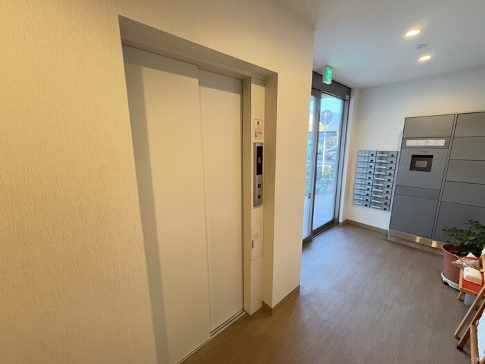 物件外観写真4　(エントランス部分)