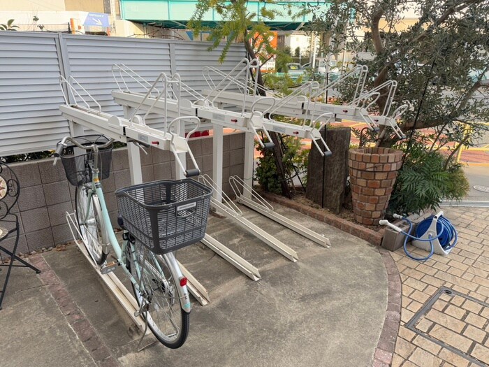 物件外観写真6　(駐輪場)