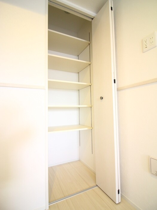 物件内観写真12　(収納)