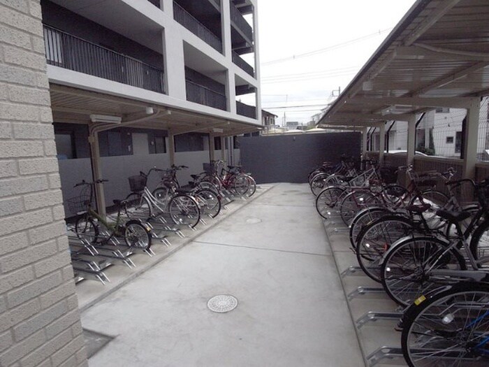 物件外観写真5　(駐輪場)