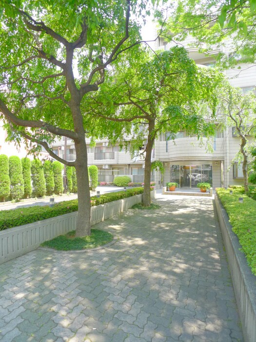 物件外観写真3　(エントランス部分)