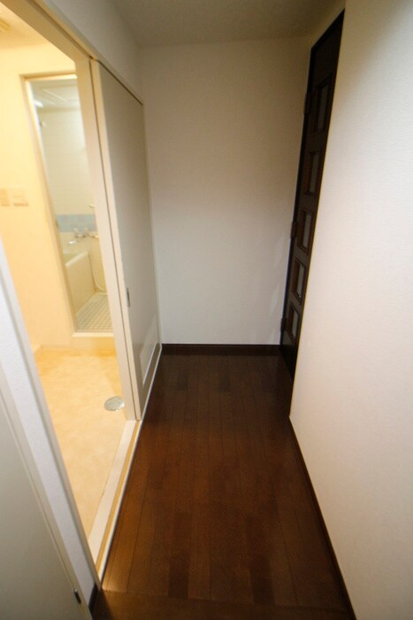 物件内観写真18　(廊下)